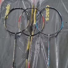 Charger et lire la vidéo dans la visionneuse de la Galerie, Apacs Feather Weight 55 Best Badminton Racket for Beginners
